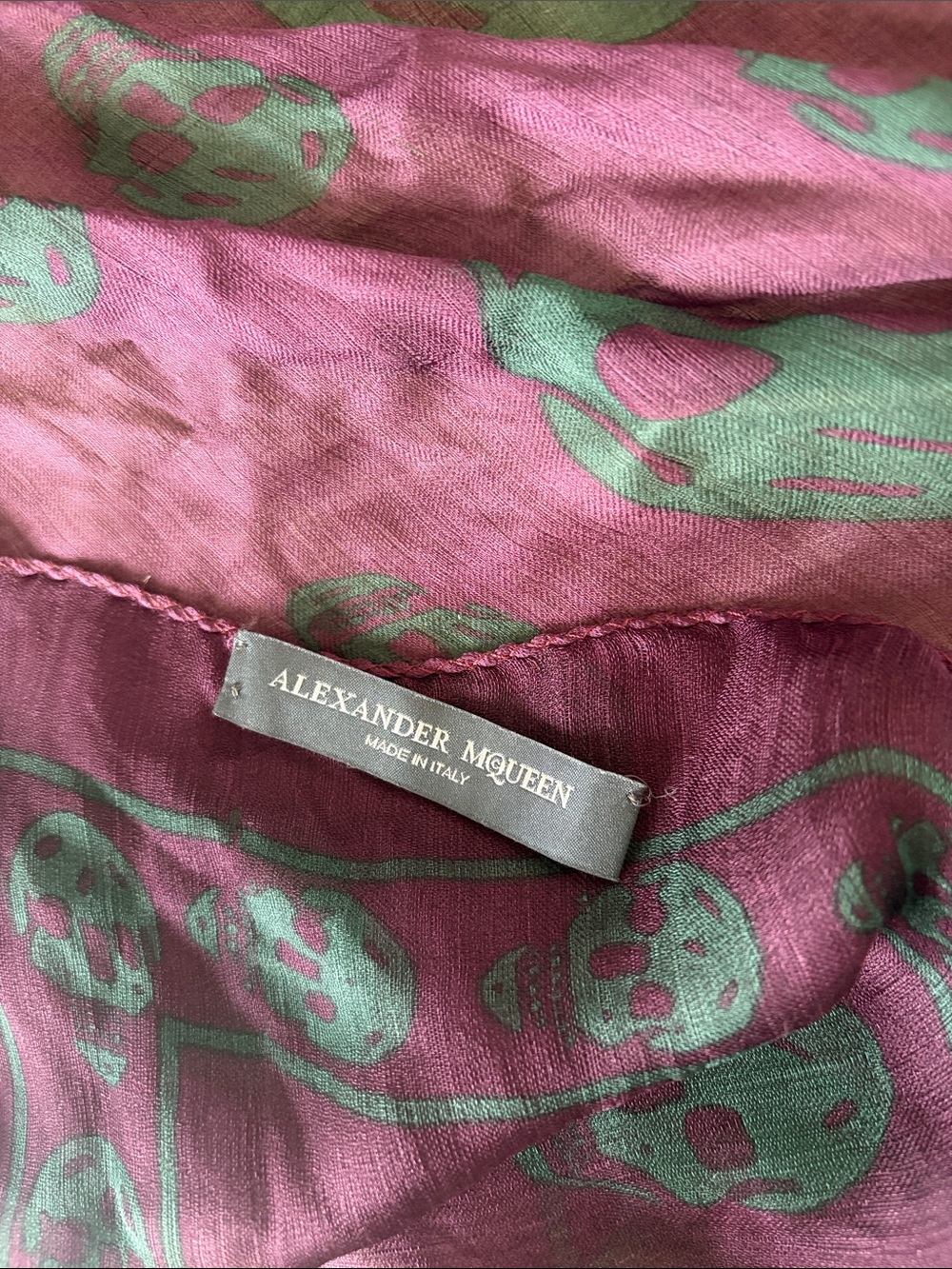 Alexander McQueen Burgundy Scarf with Deep Green Skull Print - Picture 2 of 5